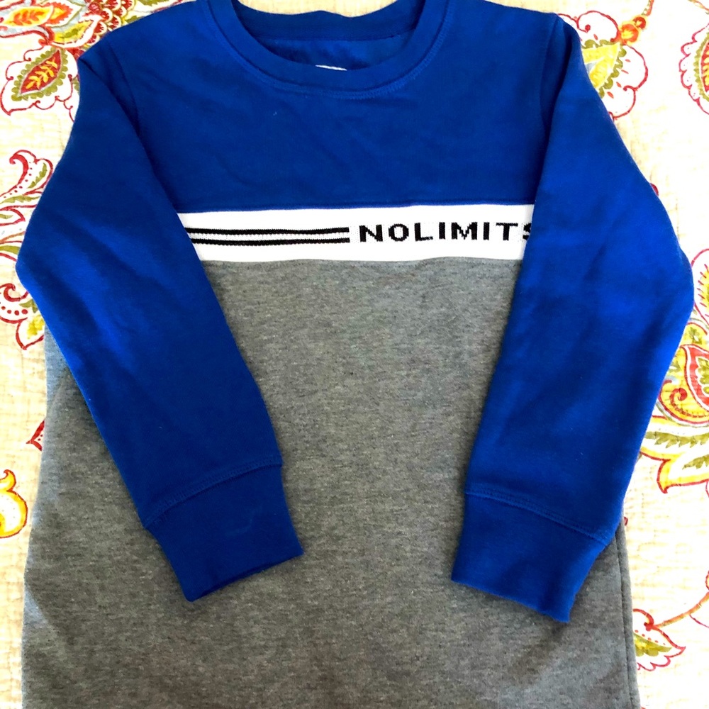 NWOT Boys Sweatshirt Size Small 6/7